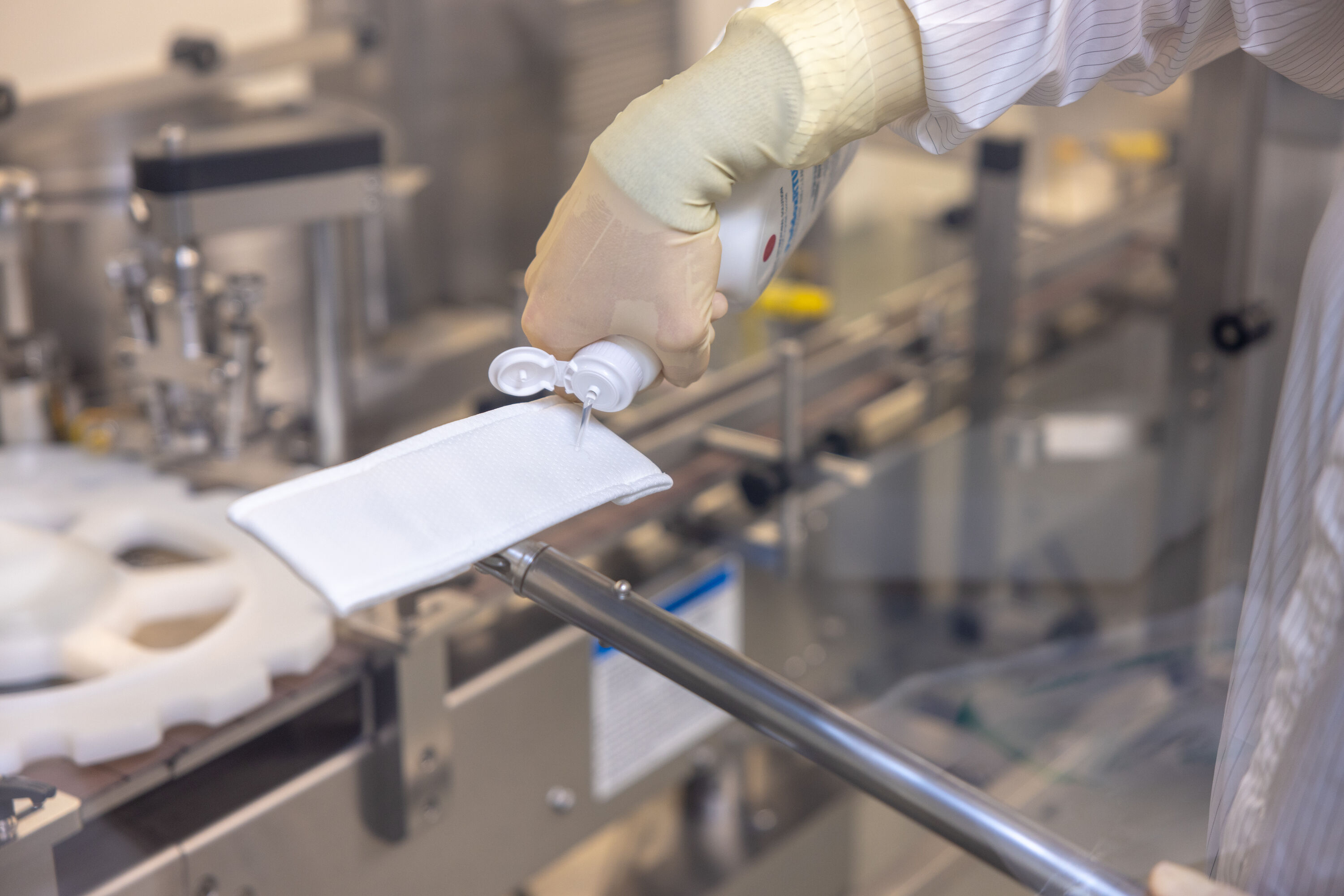 Cleanroom_peridoxeasyreach2